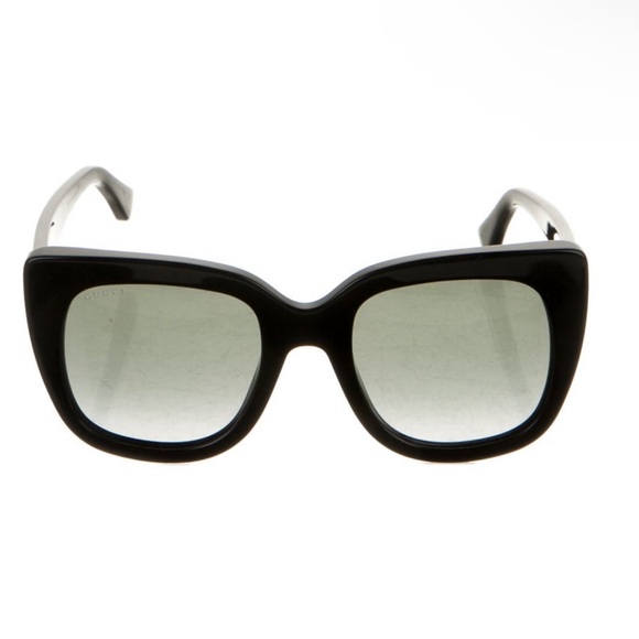 Gucci Accessories - AUTH Gucci Oversized Sunglasses
